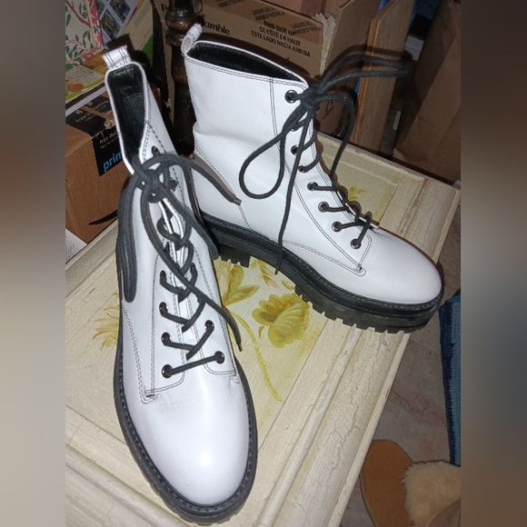 White Combat boots Dr. Marten style - Picture 1 of 5